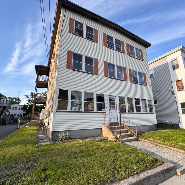 Building Photo - 230 Mechanic St