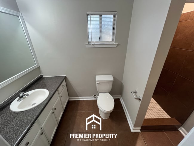 Building Photo - 3034 Clarendon Rd