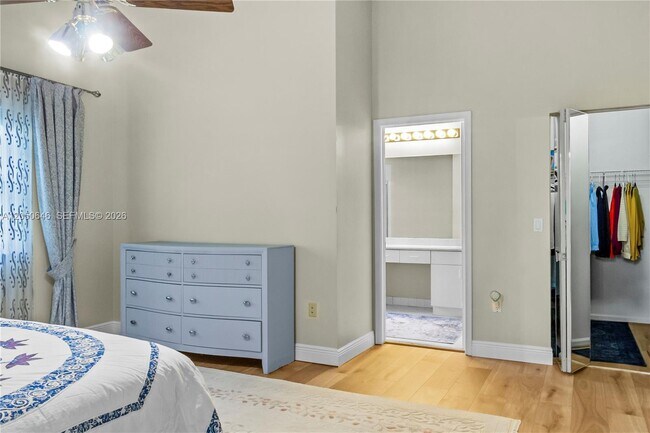 Building Photo - 6885 NW 75th Pl
