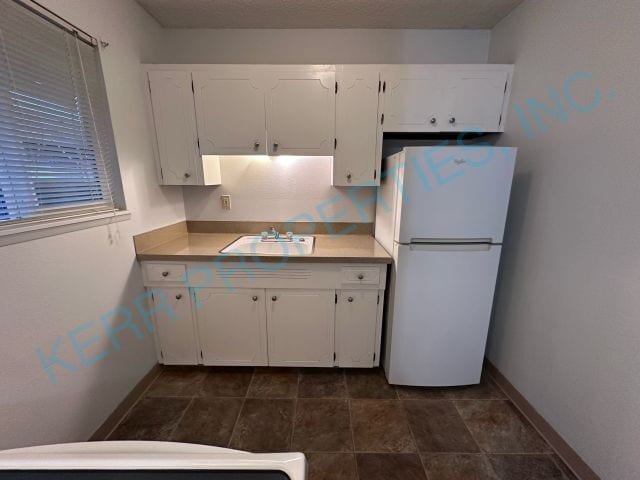 Building Photo - Charming 2-Bedroom Duplex Retreat on SE Steele St, Portland – Cozy Comfort Awaits!