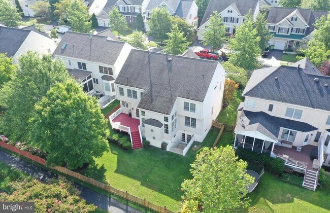 Building Photo - 43708 Red House Dr