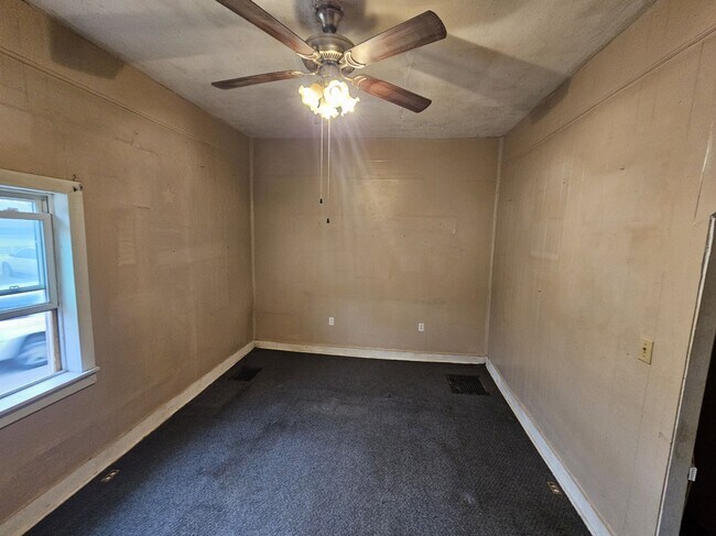 Building Photo - 644 N Howard St