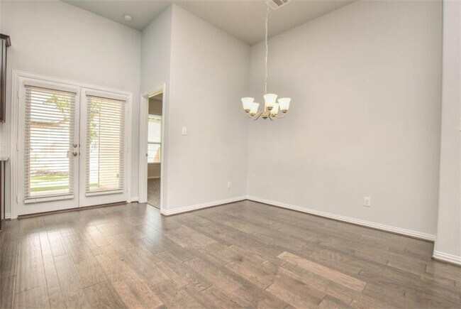 Building Photo - 704 Bonnet Blvd