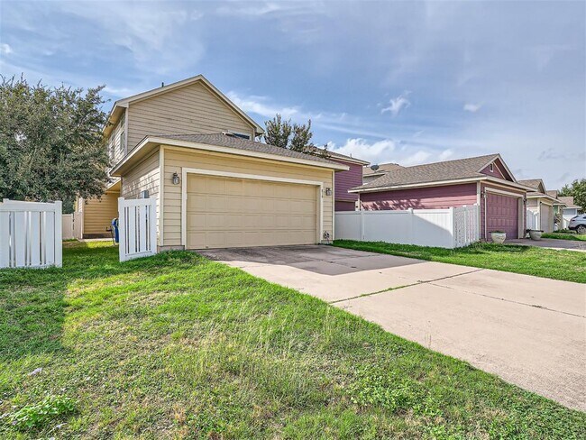 Building Photo - 819 Palo Duro Dr