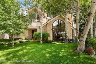 Building Photo - 504 N 8th St