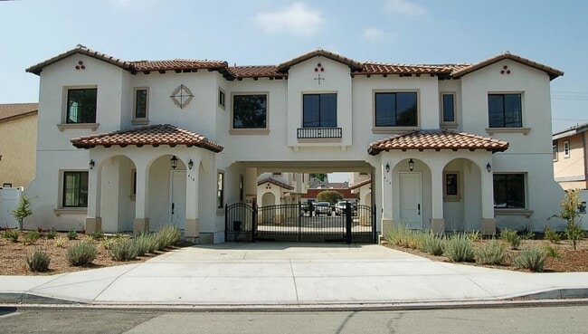 Primary Photo - 425 W Duarte Rd