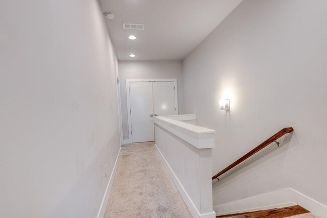 Building Photo - 728 Taylor Ct