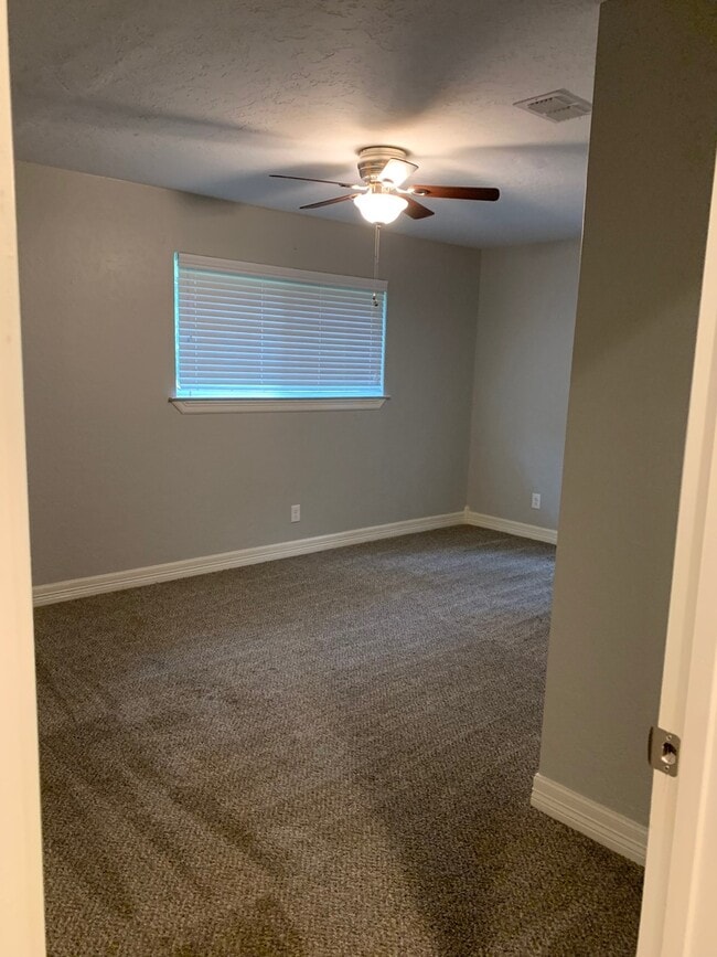 Building Photo - 3/2/2 on 1 ac LISD