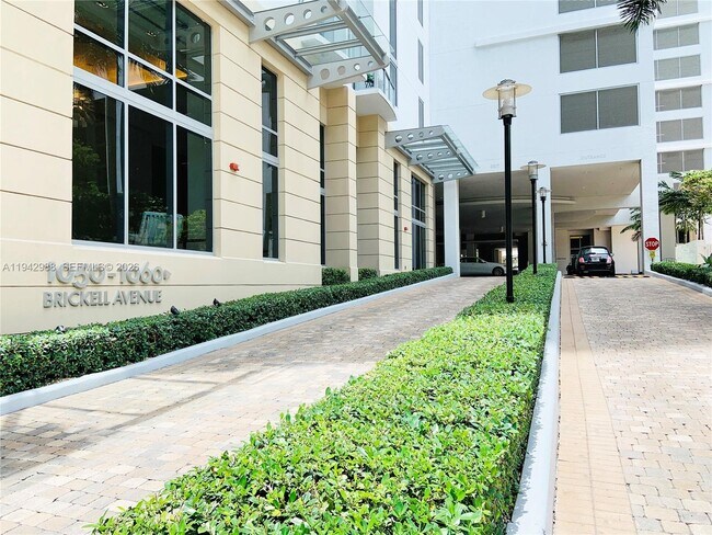 Building Photo - 1060 Brickell Ave