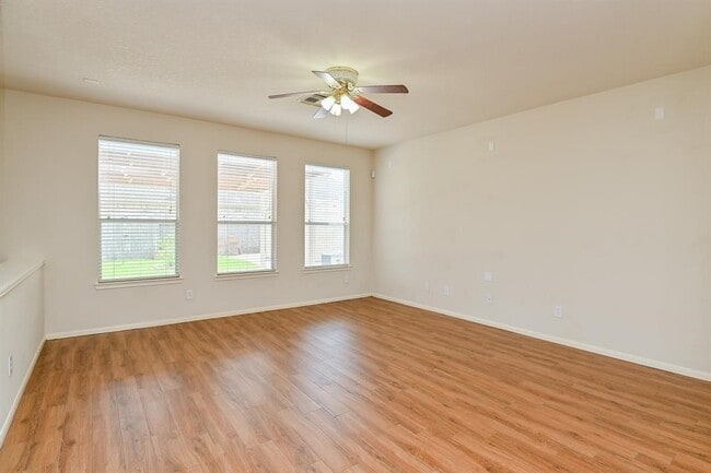 Building Photo - 1030 Riverwood Dr