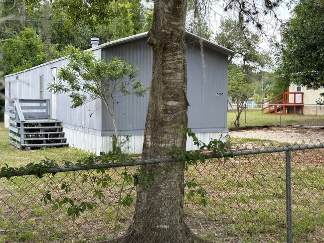 Building Photo - 7805 W Fern Pl