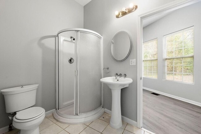 Building Photo - 880 Melody Ln