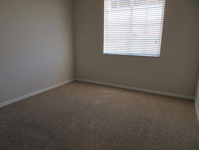 Building Photo - 250 NE 3rd Ave