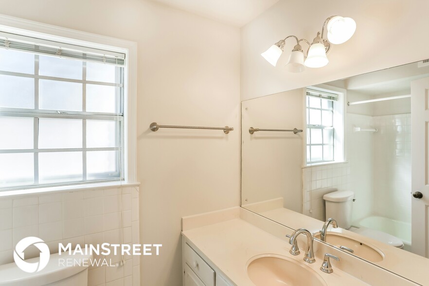 Building Photo - 6041 Syon Cove