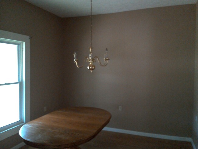 Building Photo - **UPCOMING**4 bedroom / 2 bathroom Home fo...