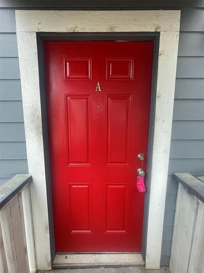 Building Photo - "Charming 1-Bed Gem in San Marcos: Cozy 700 sq ft Haven on West McCarty Lane!"