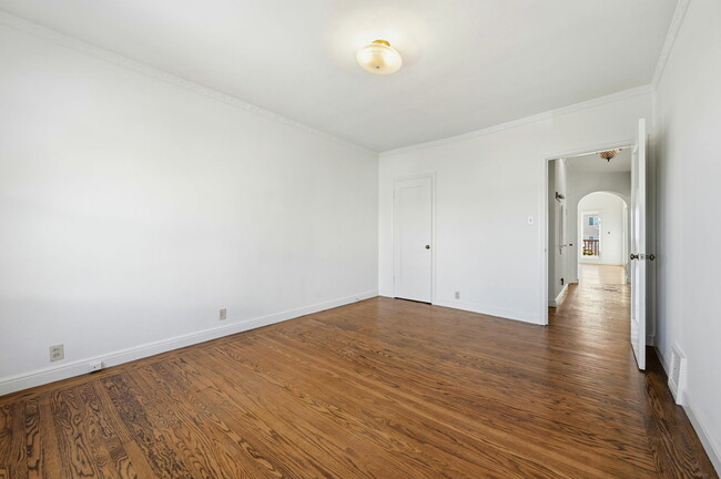 Building Photo - 685 47th Ave