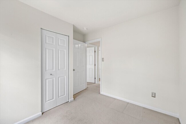 Building Photo - 4701 Colonnade Way