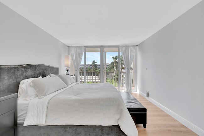 Building Photo - 1 Harbourside Dr