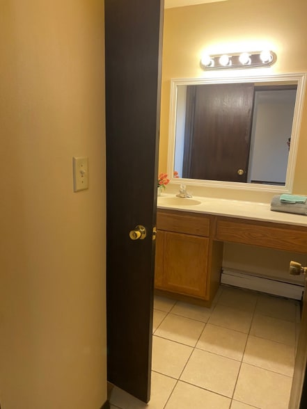 Building Photo - 6450 W Norwich Ave