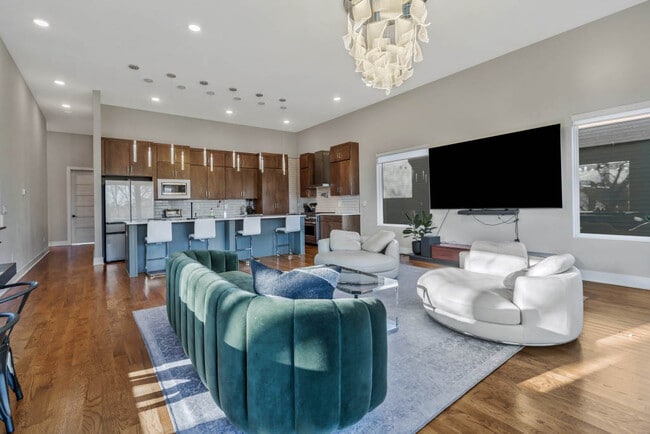 Building Photo - 1909 Hailey Ave