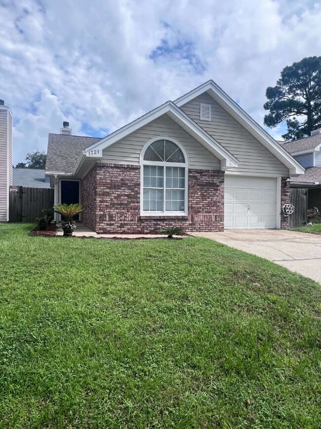 Primary Photo - 1721 Colonial Ct