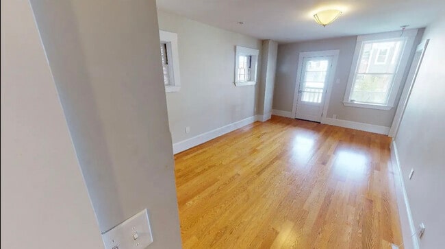 Building Photo - 38 Frankfort St