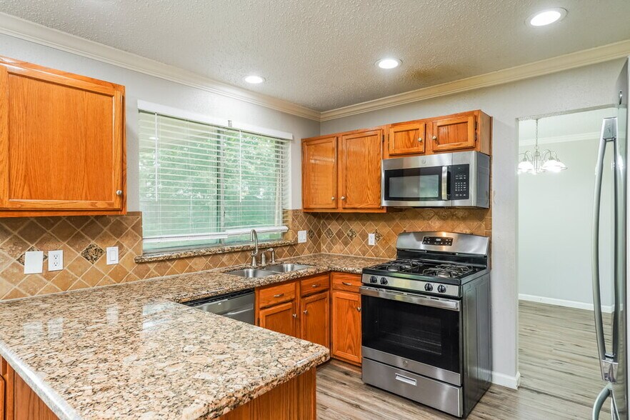 Building Photo - 1506 Newmark Dr