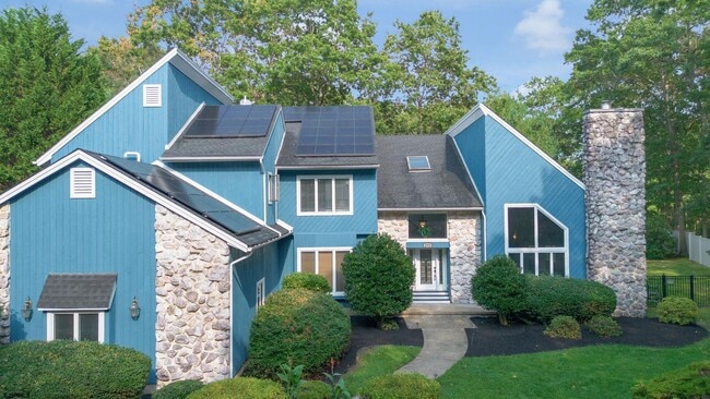 Primary Photo - 209 Shady Knoll Ln