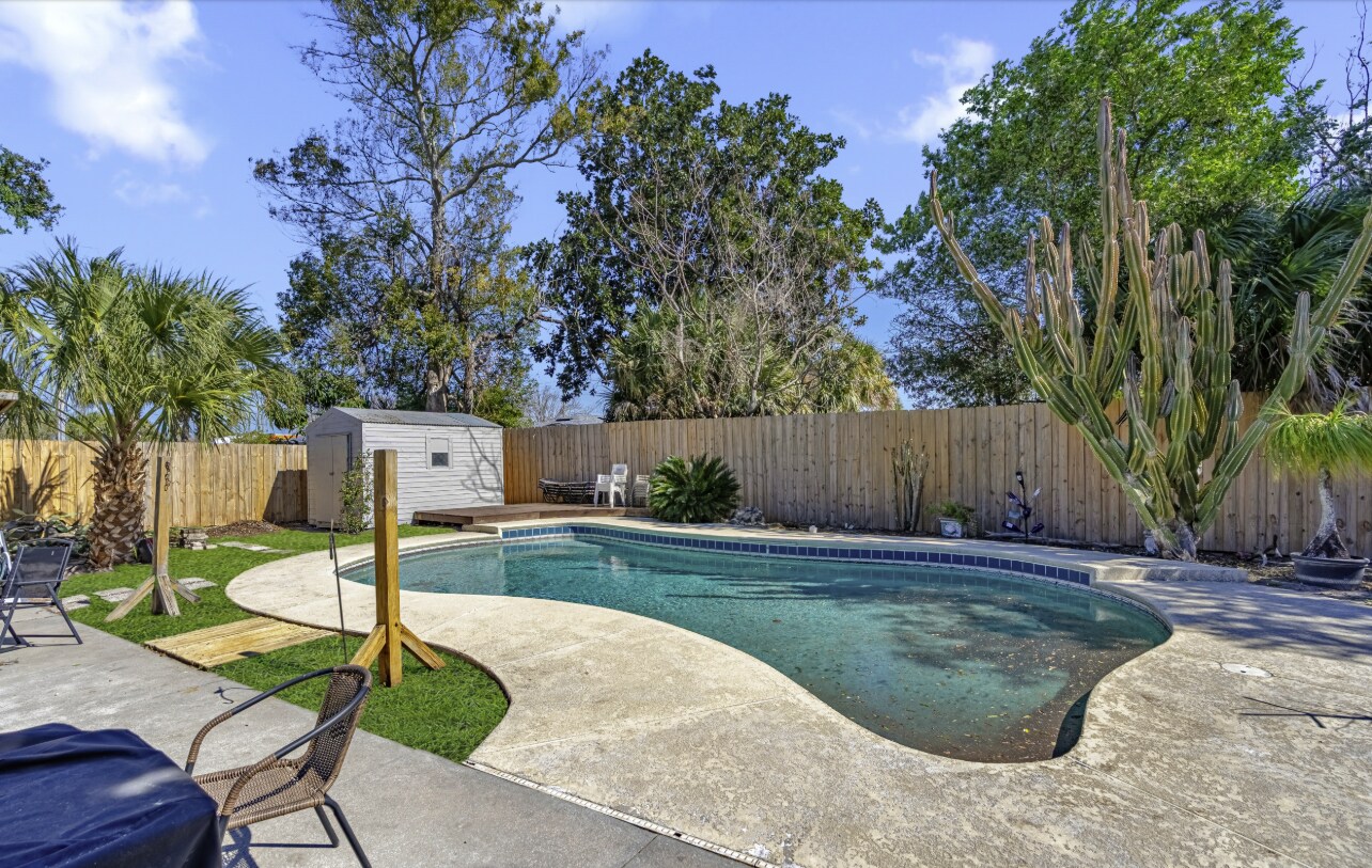 Building Photo - 1811 Eastern Dr