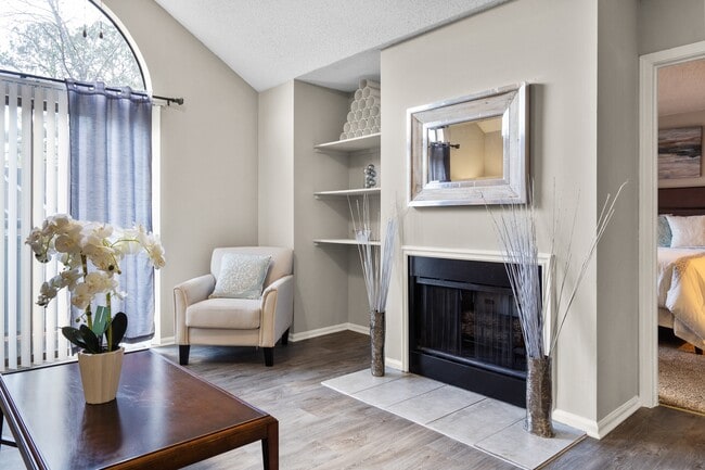 Building Photo - East Ponce Village