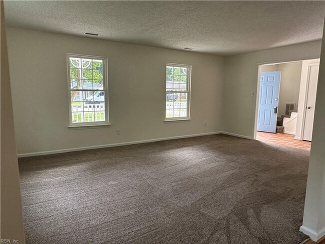 Building Photo - Beautiful 3 Bedroom 2.5 Bathroom Home in Lynnhaven