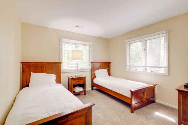 Building Photo - Kerry Lake