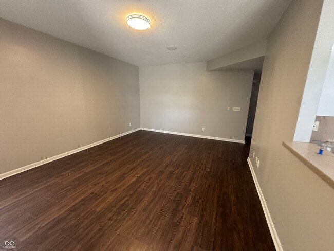 Building Photo - 7435 Sycamore Run Dr