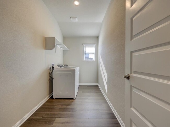 Building Photo - 100 Greenspire Ln