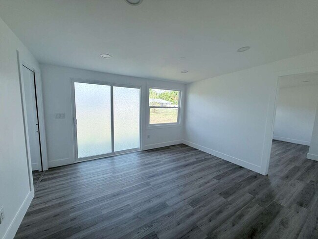 Building Photo - 311 Wren Ave