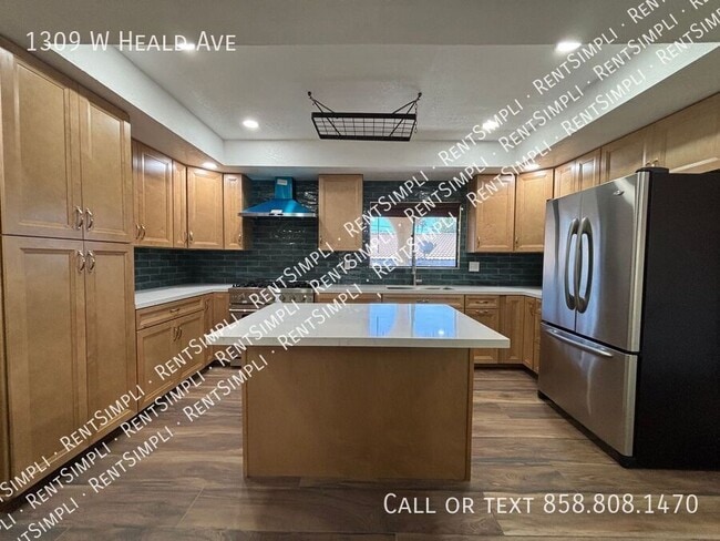 Building Photo - 1309 W Heald Ave
