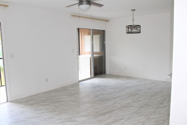 Building Photo - 2 Bedroom, 2 Bath in Deltona!