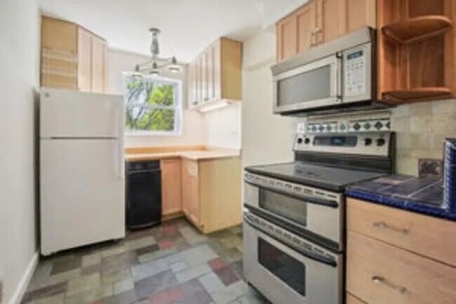 Building Photo - 8413 Spencer Ct