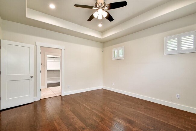 Building Photo - 735 Monarch