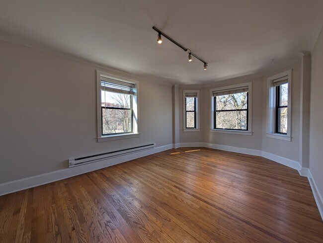 Building Photo - 2315 N Rockwell St