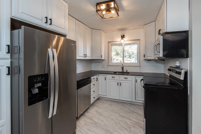 Building Photo - 317 S Pam Ave