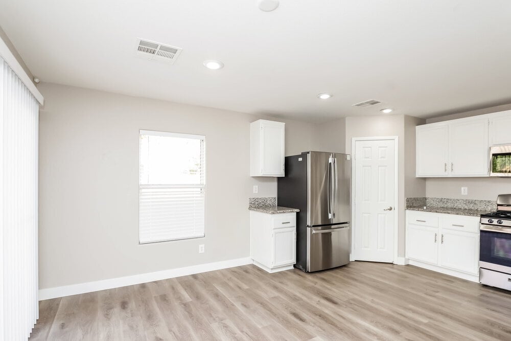 Building Photo - 4792 W Shelbourne Ave