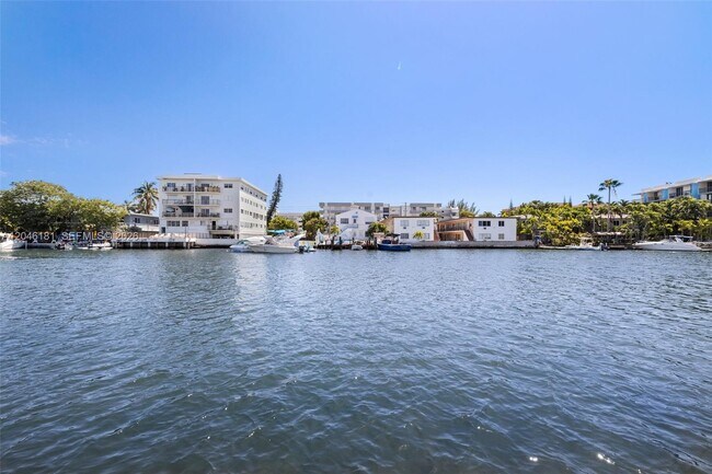 Building Photo - 8135 Crespi Blvd