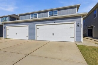 Building Photo - 402 Marsh Ln