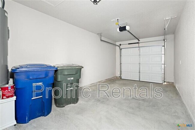 Building Photo - 103 Lost Trl