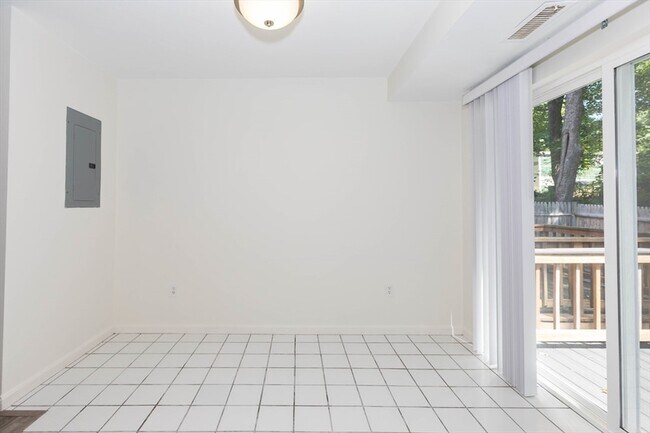 Building Photo - 292 Chestnut St