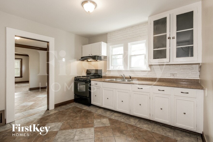 Building Photo - 216 S Elmwood Ave