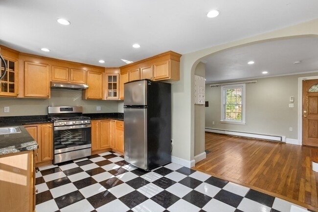 Building Photo - 140 Lowell St