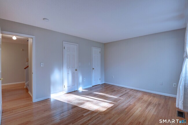 Building Photo - 4 Stonington Ct